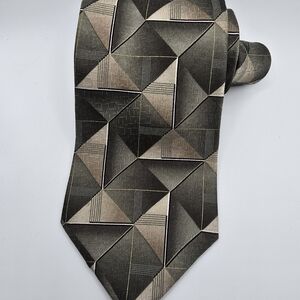 Essante Geometric Patterned Silk Tie in Black and Gray